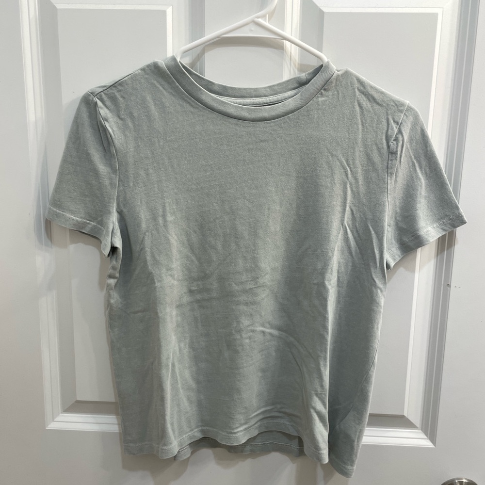 Gap green t-shirt